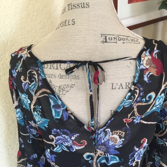 ⭐️CLEARANCE ⭐️WH/BM size 6 - Picture 4 of 7